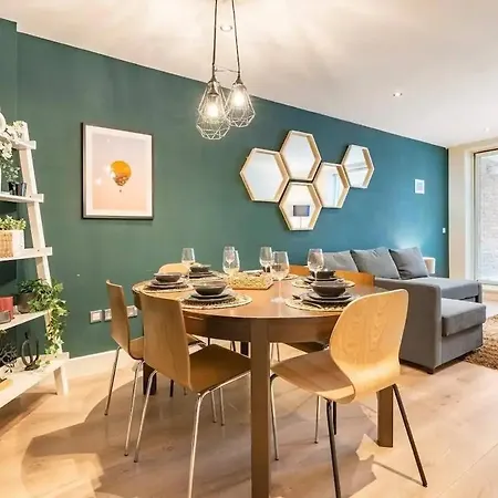 Cosy And Modern Bedroom In The Heart Of Dublin